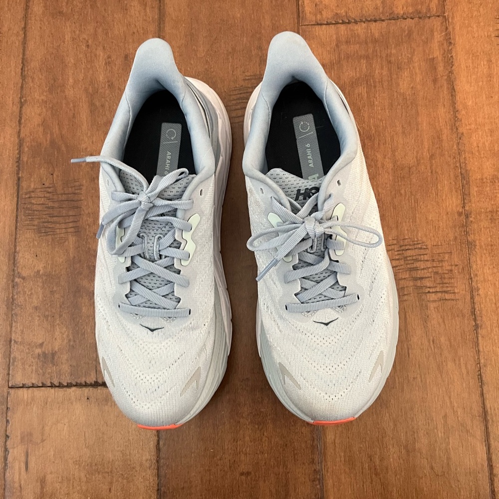 Hoka’s - size 7.5 women’s. Gently used bought them and didn’t end up liking them